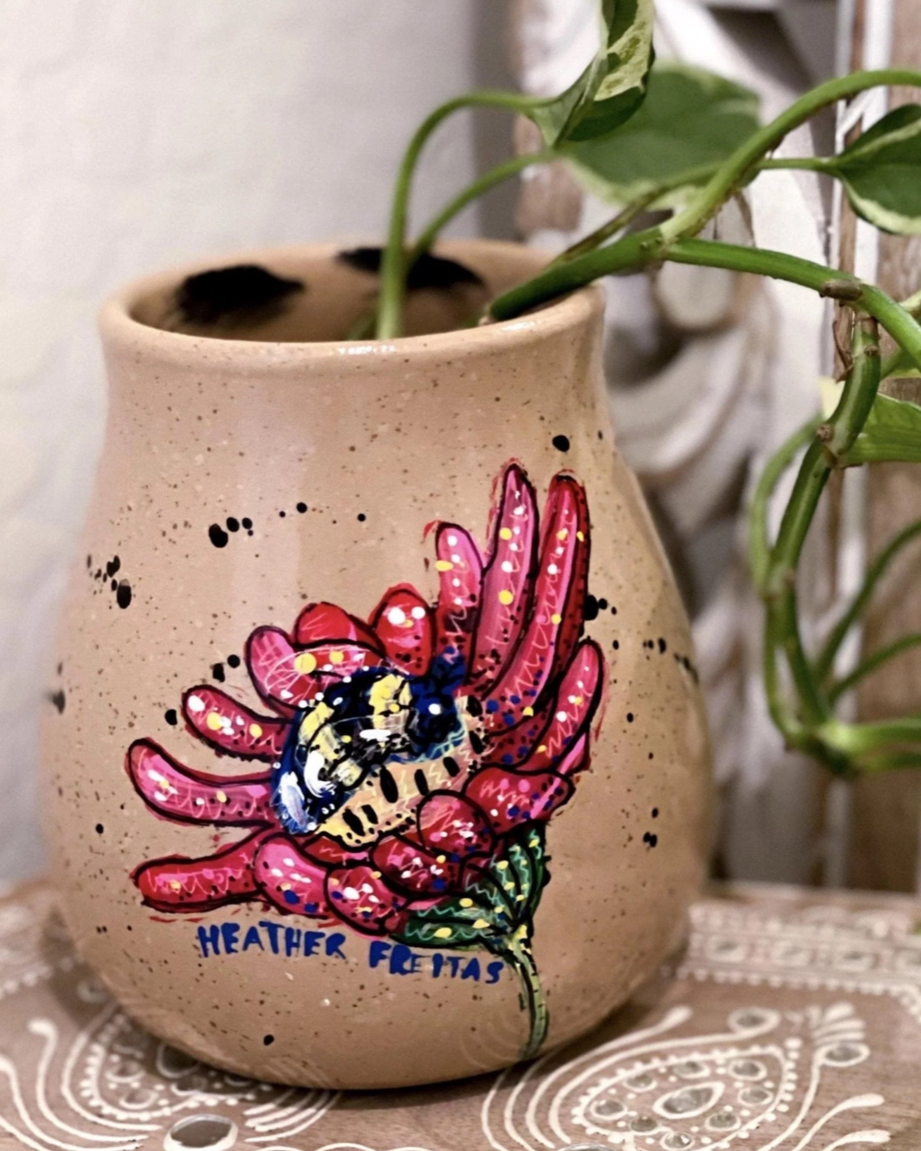 Delicate Bee Planter